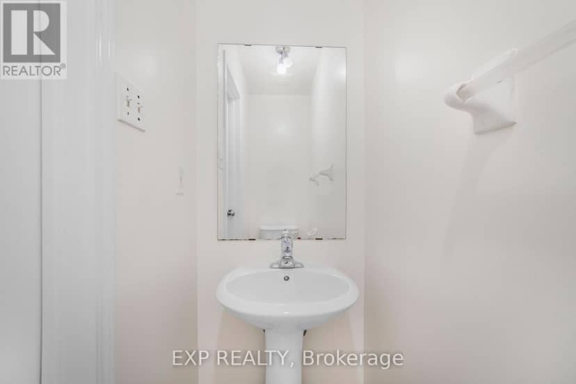 128 Olympia Crescent — photo 10 of 28