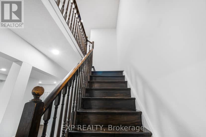 128 Olympia Crescent — photo 11 of 28