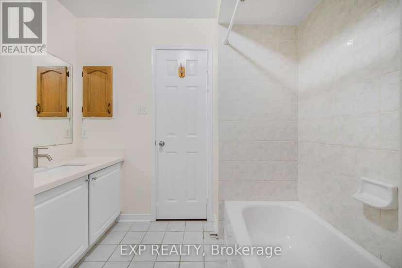 128 Olympia Crescent — photo 21 of 28