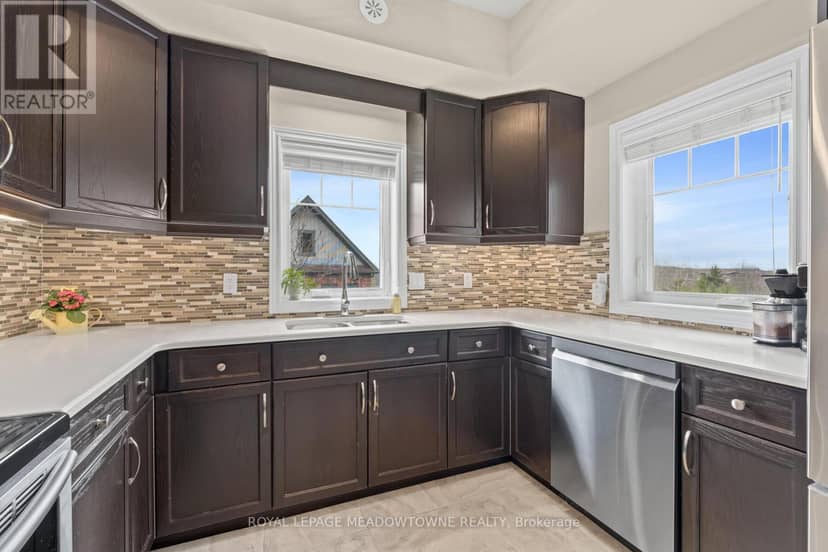 20 - 39 Kay Crescent — photo 10 of 33