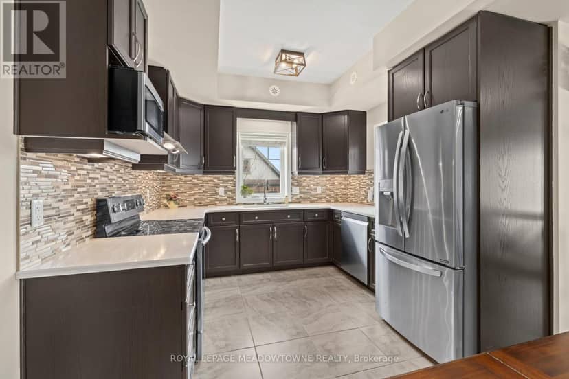 20 - 39 Kay Crescent — photo 8 of 33