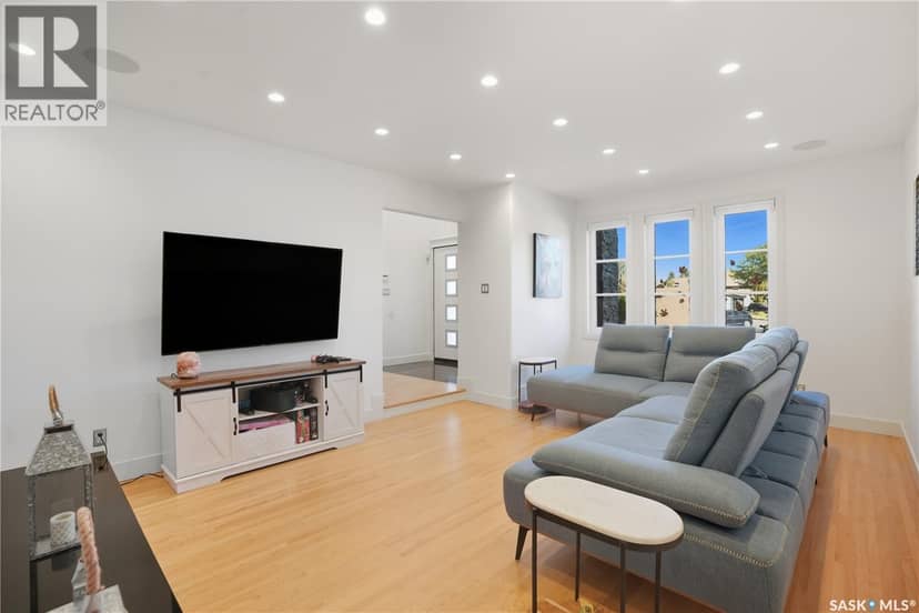 34 Leslie PLACE — photo 3 of 40