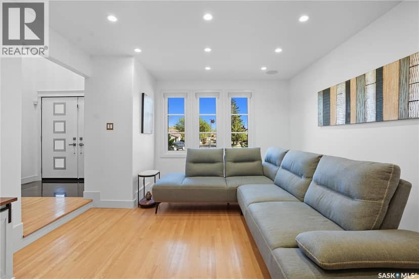 34 Leslie PLACE — photo 4 of 40