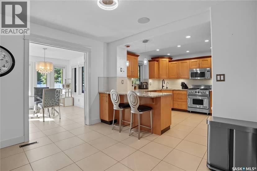 34 Leslie PLACE — photo 6 of 40