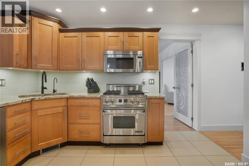 34 Leslie PLACE — photo 9 of 40