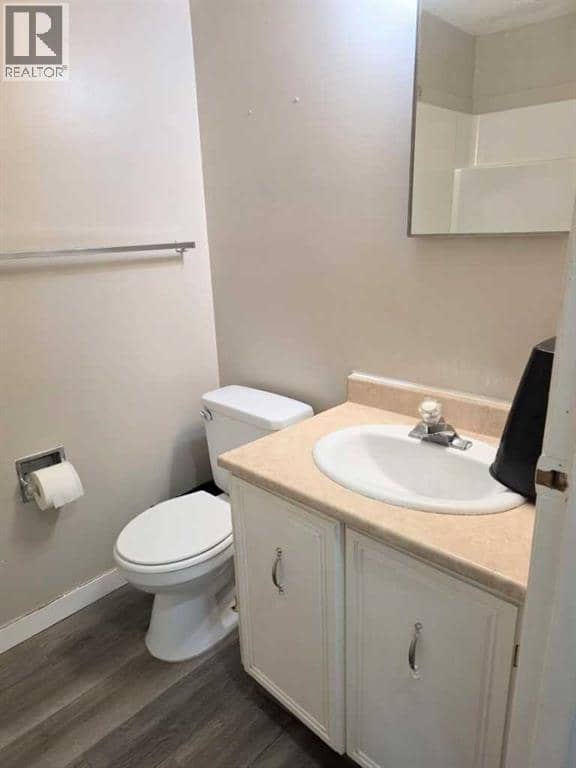 709 Hammond Drive S — photo 12 of 14