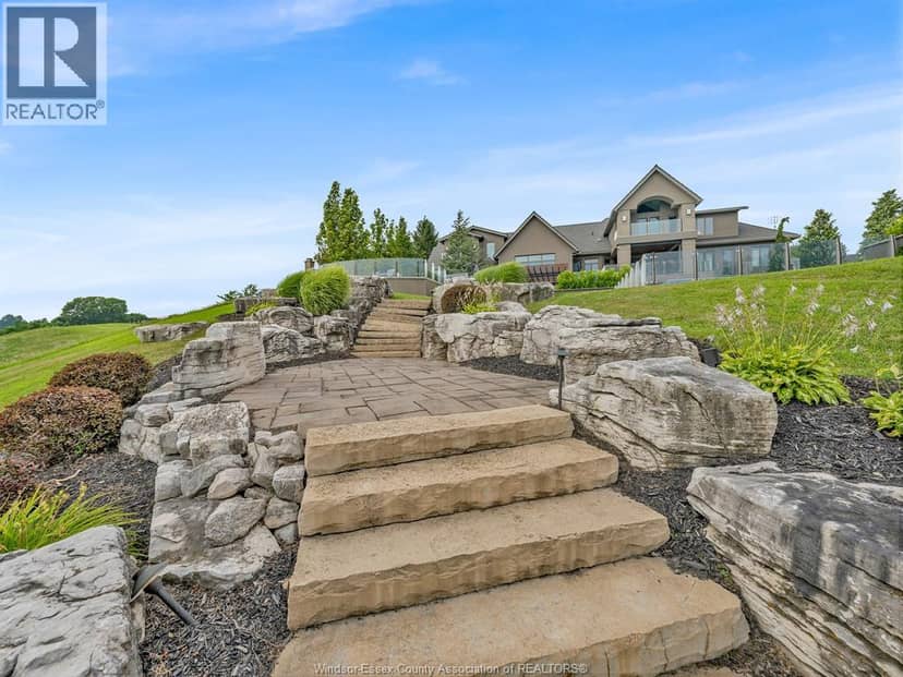 320 Seacliff DRIVE West — photo 12 of 40