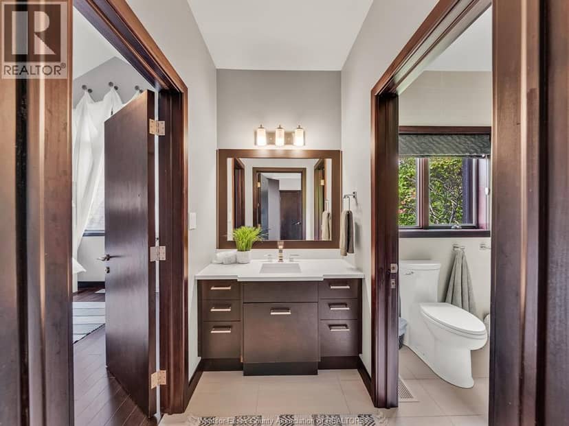 320 Seacliff DRIVE West — photo 30 of 40