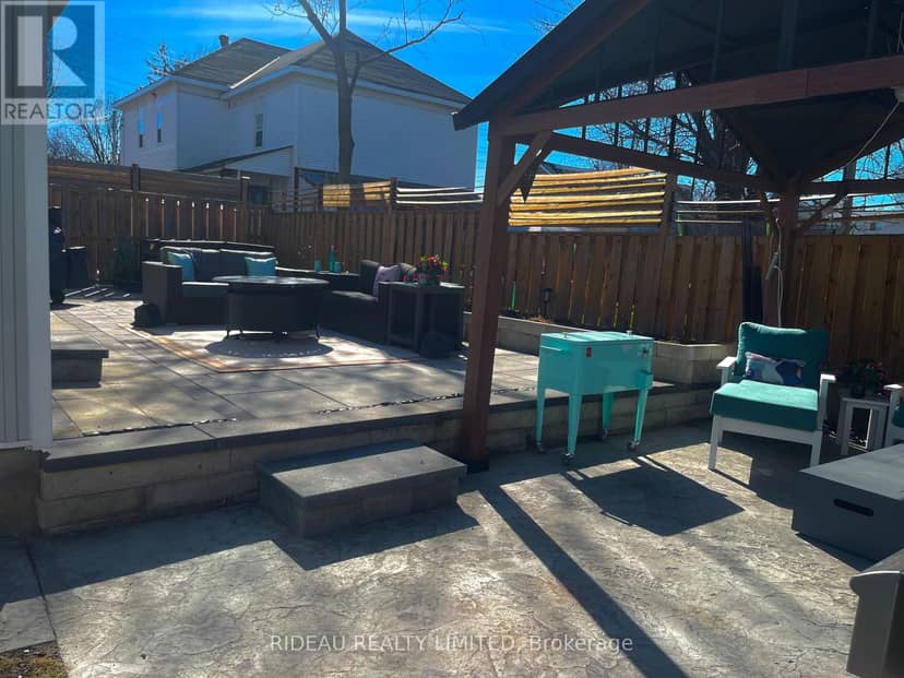 110 Main Street E — photo 30 of 33