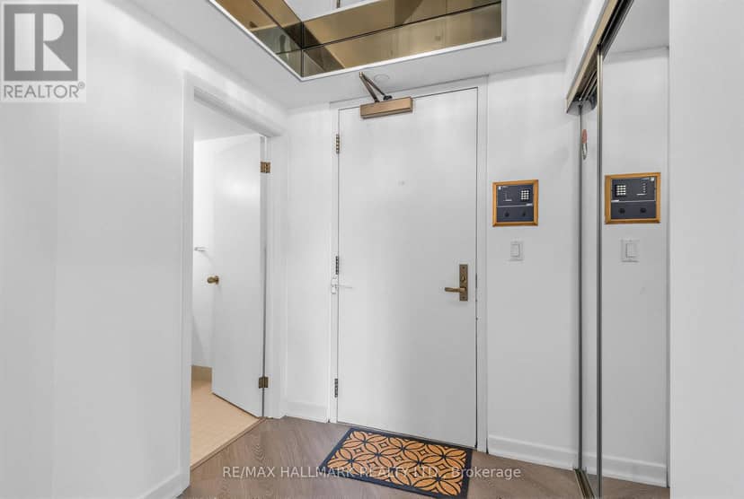 102 - 3 Duplex Avenue — photo 4 of 27