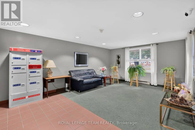 214 - 1099 Cadboro Road — photo 5 of 33