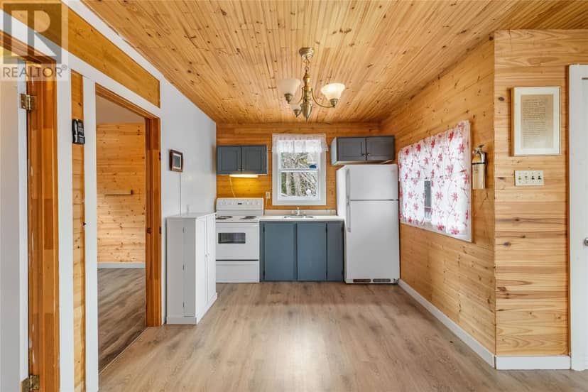 122 Main Road — photo 4 of 16