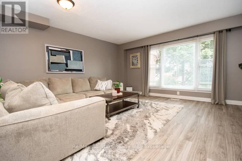 16 - 72 Martin Road — photo 11 of 36