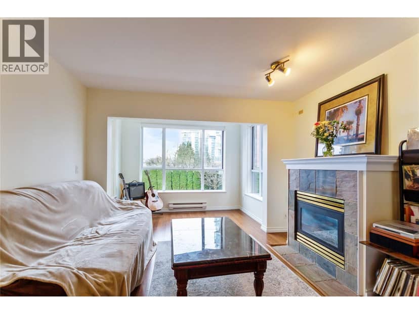 204 155 E 3RD STREET, North Vancouver, photo 2