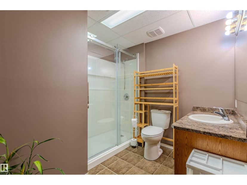 4712 50 AV — photo 28 of 40
