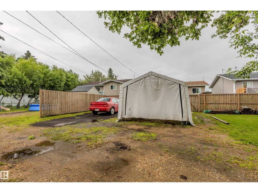 4712 50 AV — photo 38 of 40