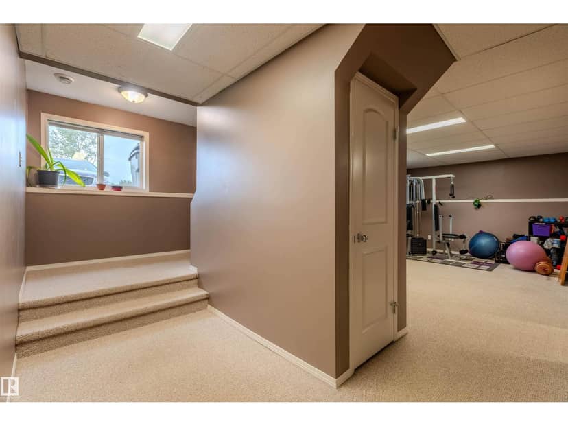 4712 50 AV — photo 20 of 40