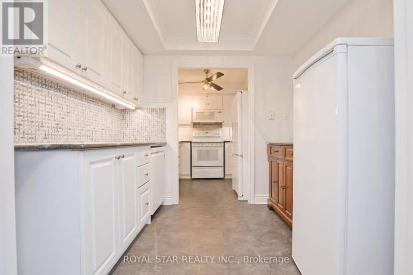 1607 - 1535 Lakeshore Road E — photo 8 of 40