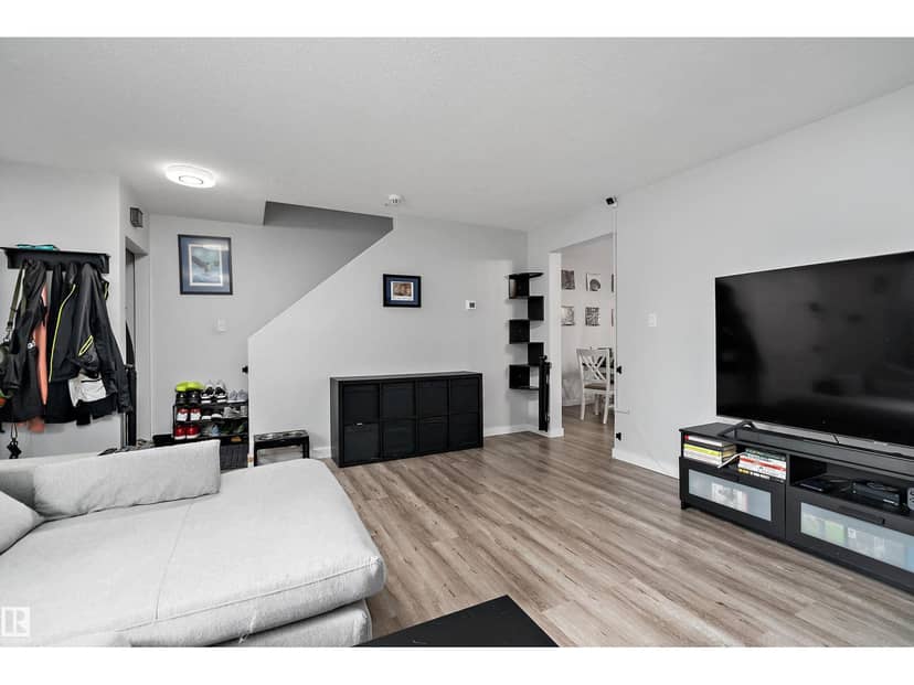 11439 39 AV NW — photo 9 of 40