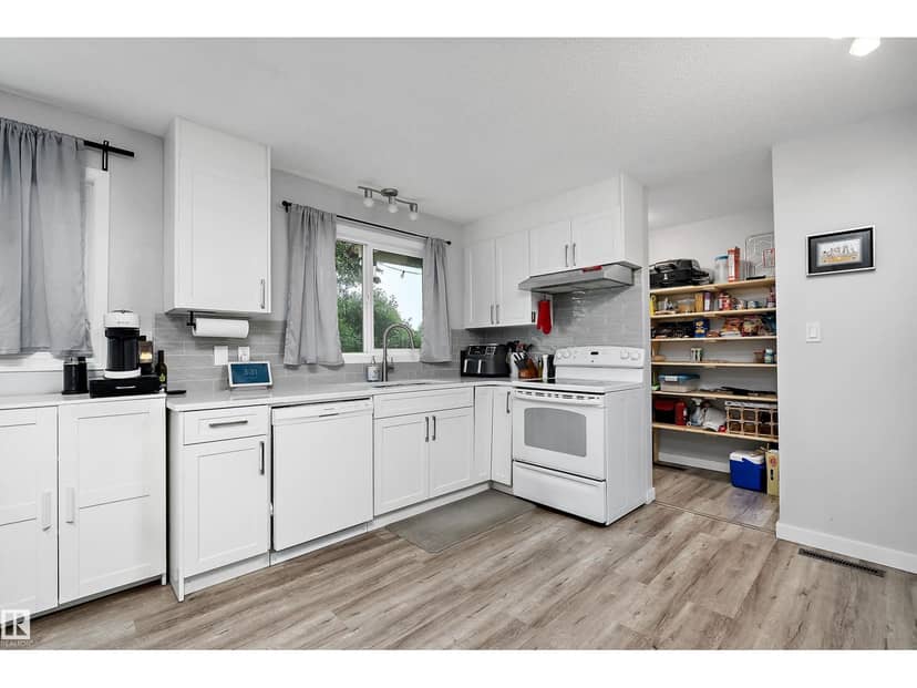 11439 39 AV NW — photo 14 of 40