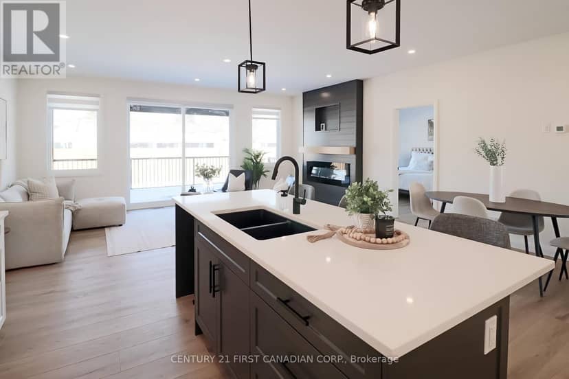 11 - 32 Postma Crescent — photo 16 of 40