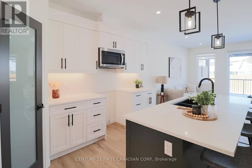 11 - 32 Postma Crescent — photo 17 of 40