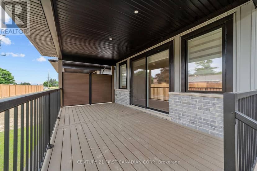 11 - 32 Postma Crescent — photo 3 of 40
