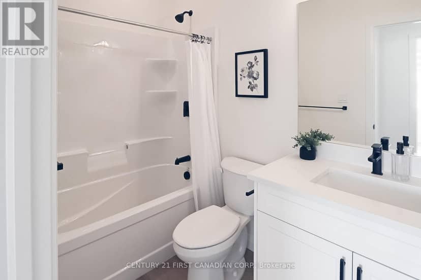 11 - 32 Postma Crescent — photo 8 of 40