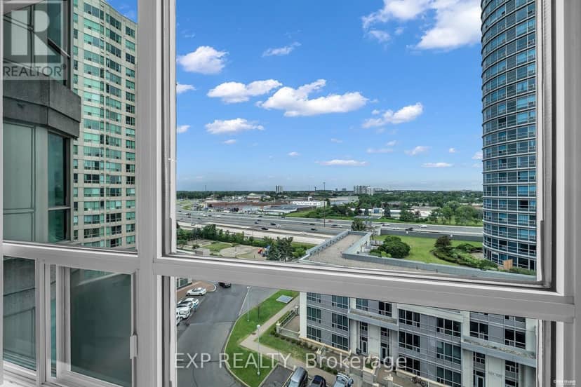 1016 - 8 Lee Centre Drive N — photo 13 of 33