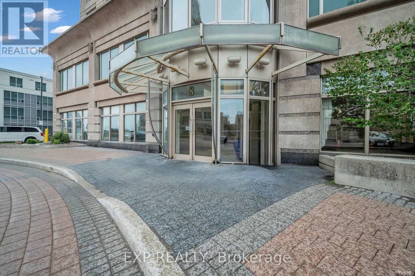 1016 - 8 Lee Centre Drive N — photo 2 of 33