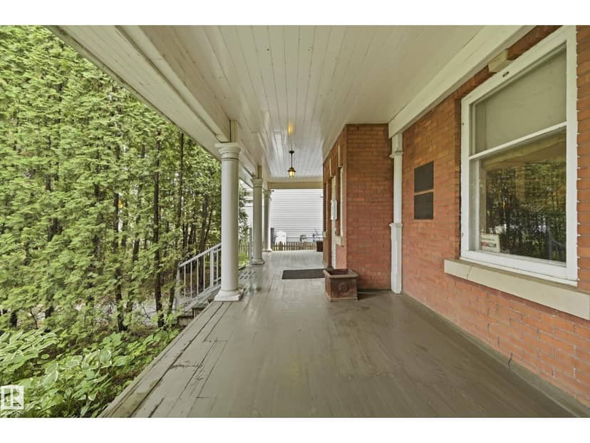 8520 104 ST NW — photo 10 of 40