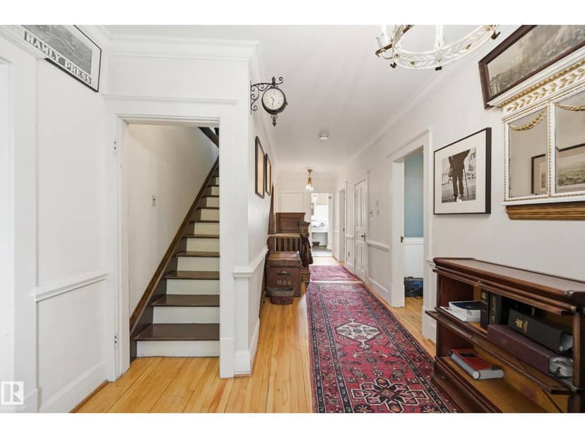 8520 104 ST NW — photo 38 of 40