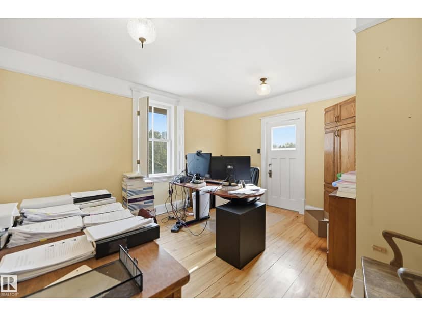 8520 104 ST NW — photo 39 of 40
