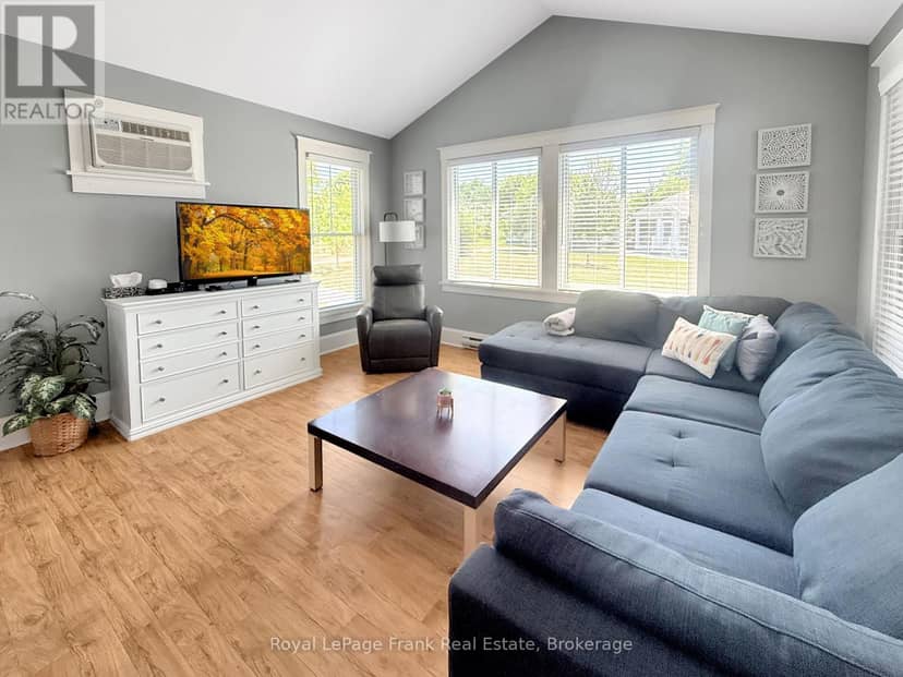 43 - 45 Butternut Lane — photo 11 of 40