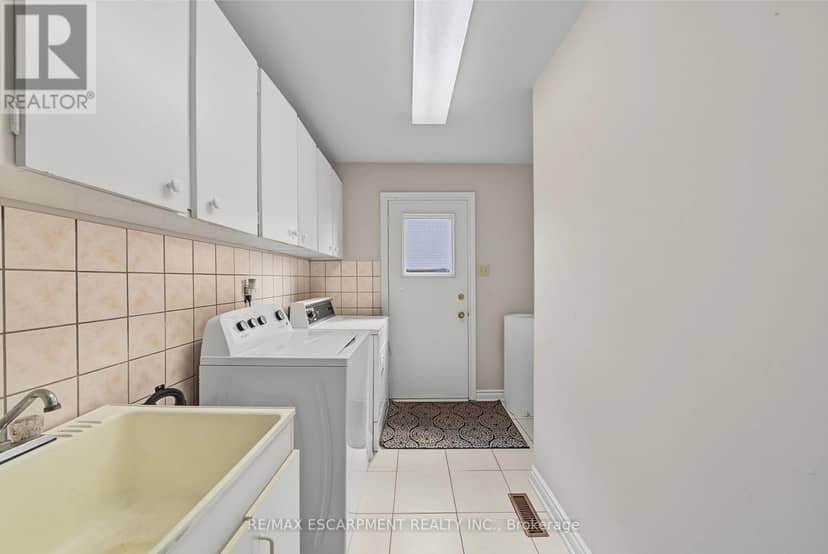 2 Cresthaven Drive — photo 19 of 40