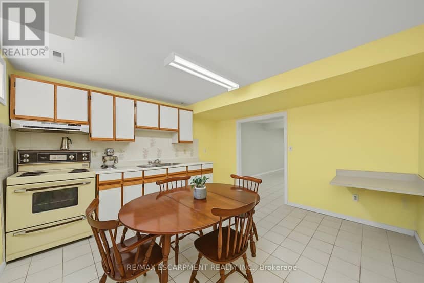 2 Cresthaven Drive — photo 32 of 40