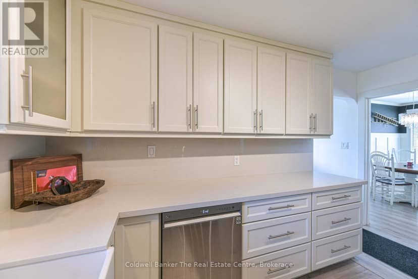 321 Franklin Street — photo 16 of 40