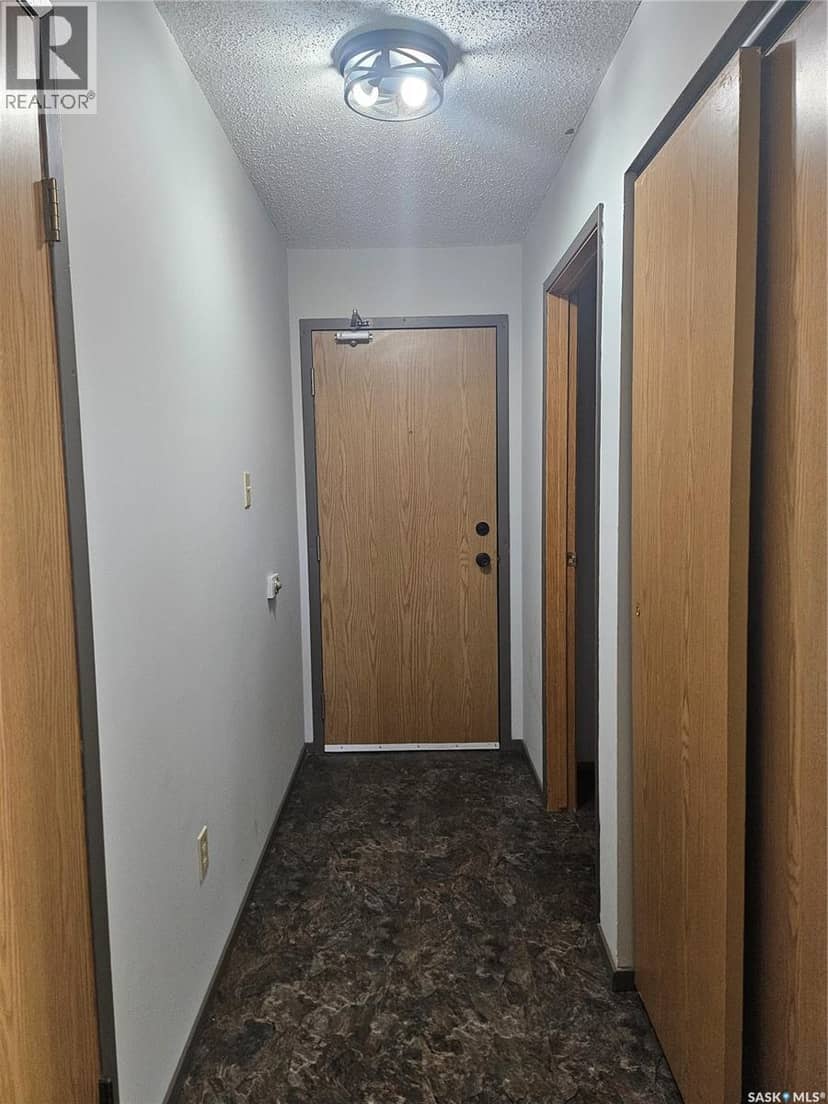 205 306 Perkins STREET, Estevan, photo 2