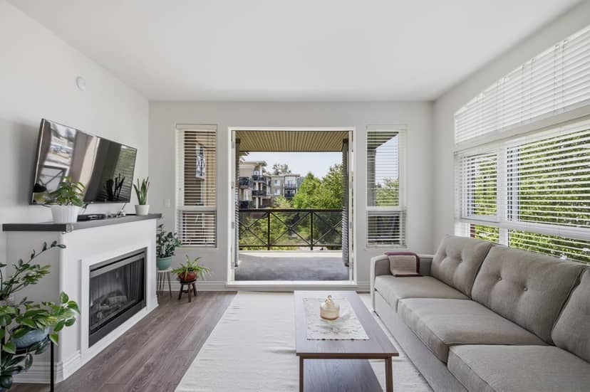 319 2970 King George Boulevard, Surrey, photo 3