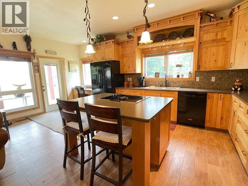 155 Peace River Avenue — photo 9 of 15