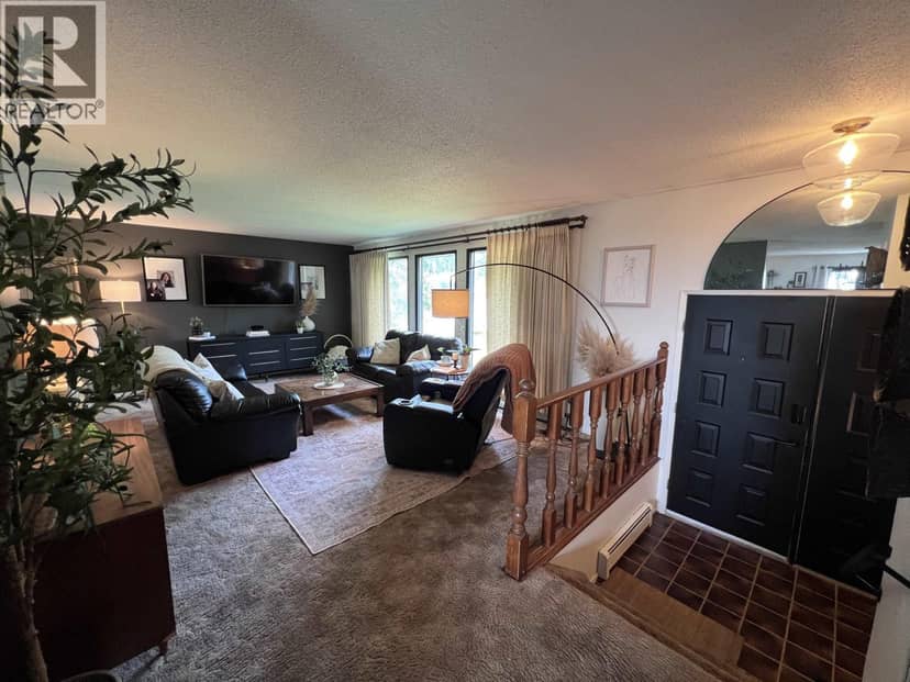 5415 W 53 AVENUE, Fort Nelson, photo 4