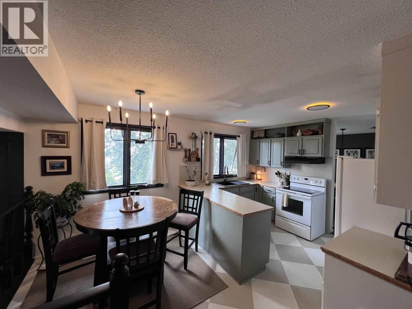 5415 W 53 AVENUE, Fort Nelson, photo 8