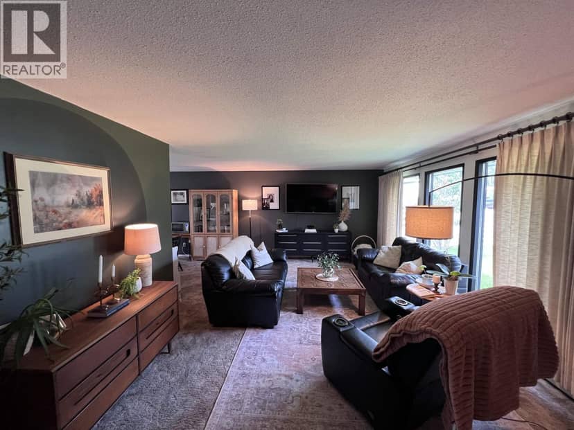 5415 W 53 AVENUE, Fort Nelson, photo 3