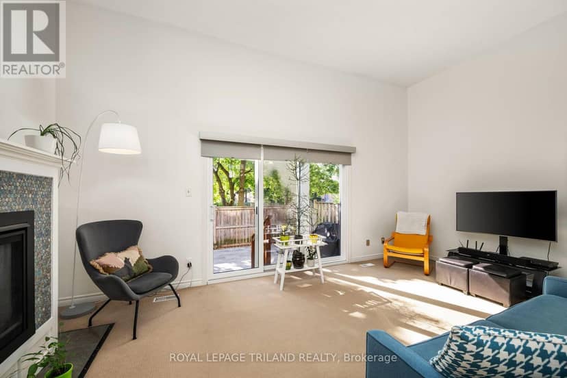 14 - 300 Sandringham Crescent, London South, photo 6