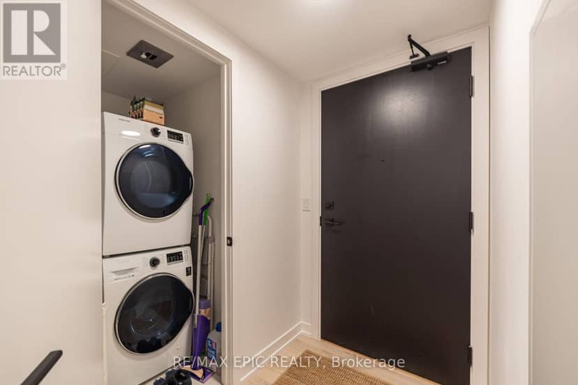 302 - 2 Augusta Avenue — photo 5 of 28