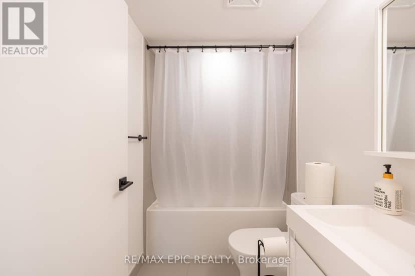 302 - 2 Augusta Avenue — photo 8 of 28