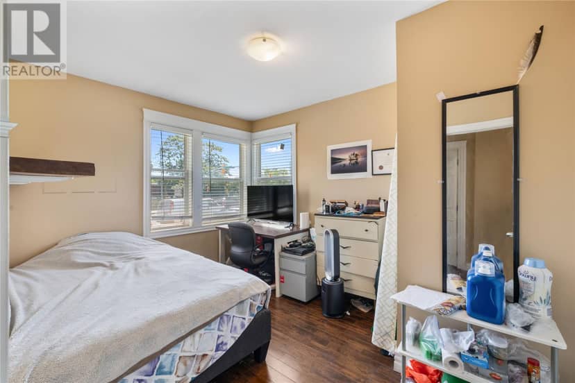 192 Elizabeth Avenue — photo 11 of 29