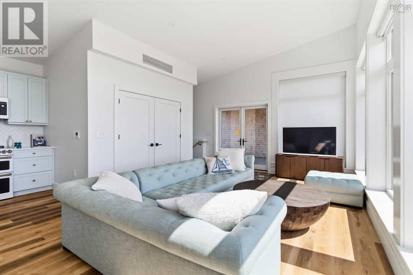 42 Shore Road — photo 12 of 35