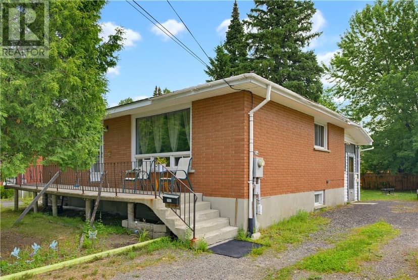 782 Westmount — photo 1 of 8