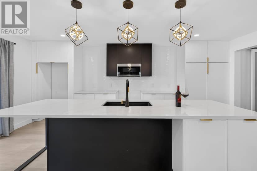 131 South Drive — photo 8 of 40